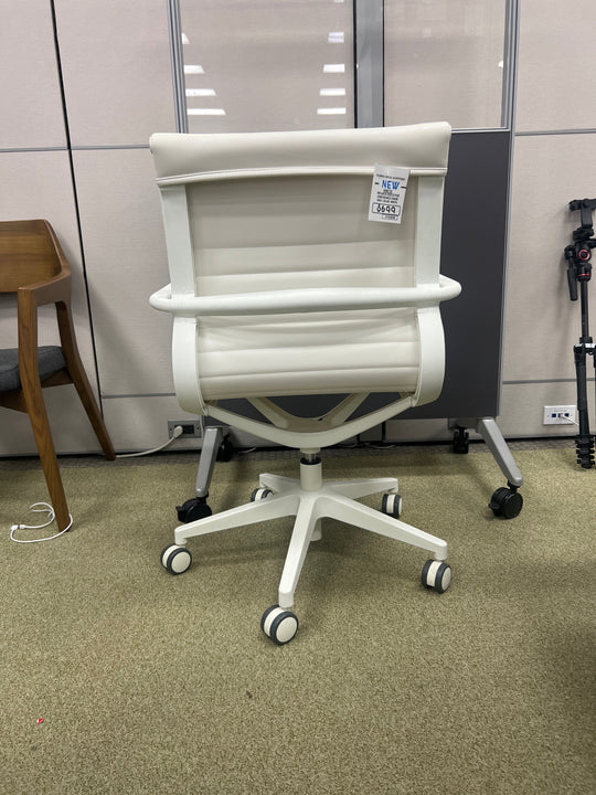 Kinetic Mid Back Conference Chair - Product Photo 3