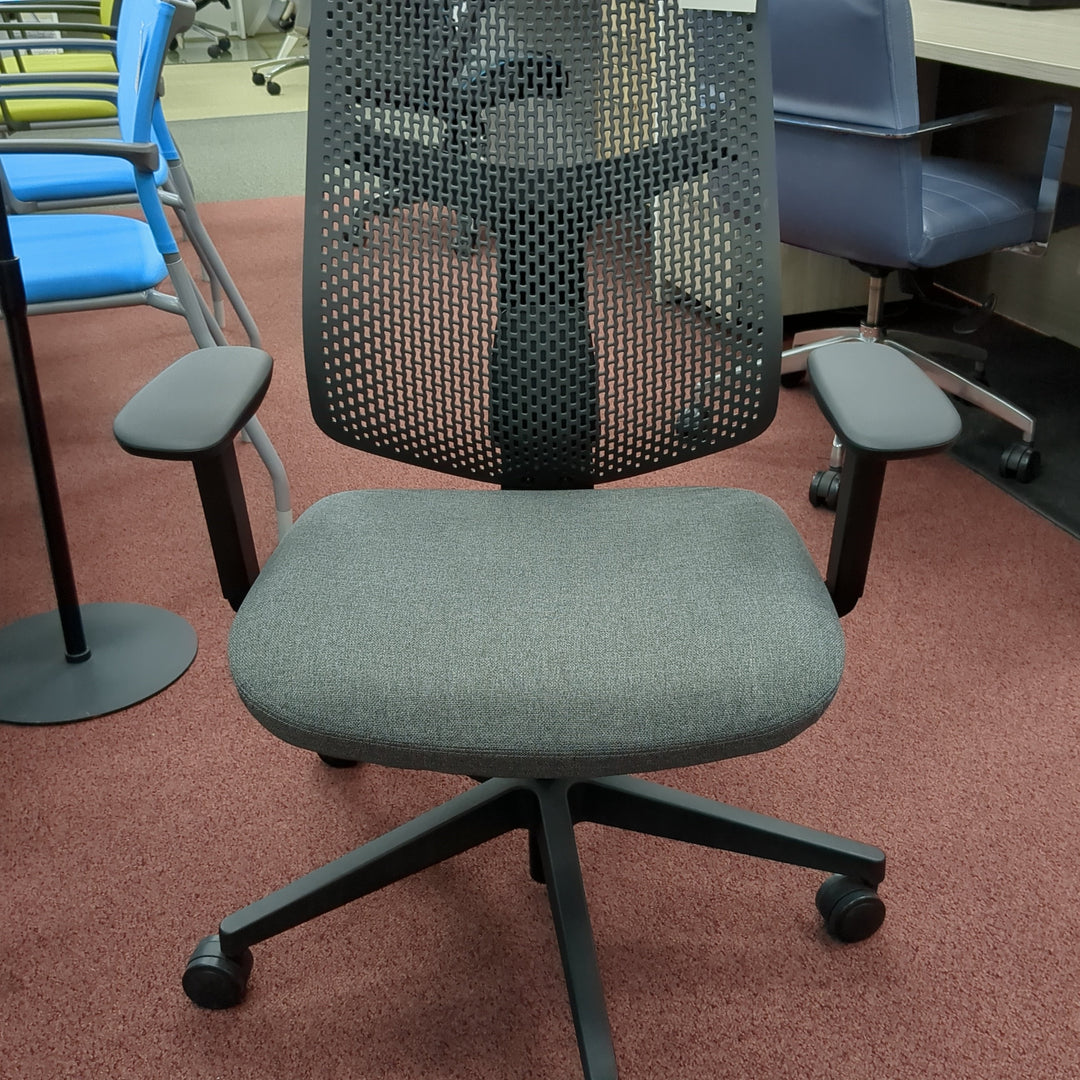 Used Herman Miller Verus - Product Photo 1