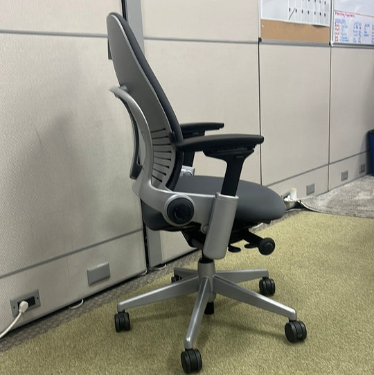 Steelcase Leap V2 - Product Photo 2