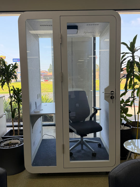 Streaming Pod / Soundproof Privacy Booth – Modern Office Enclosure