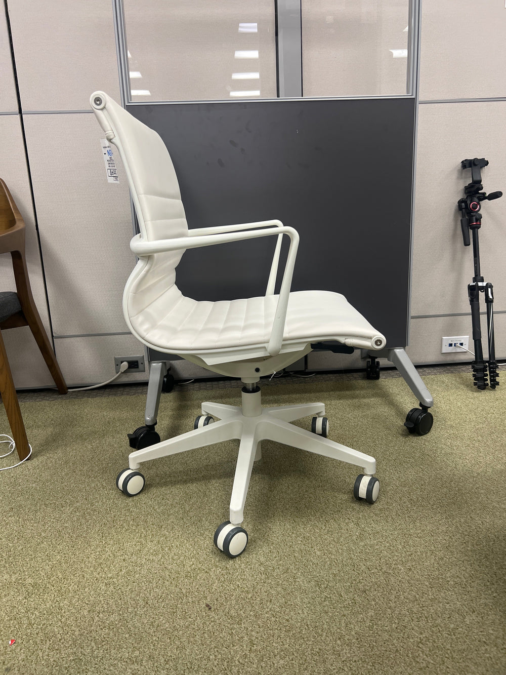 Kinetic Mid Back Conference Chair - Product Photo 2