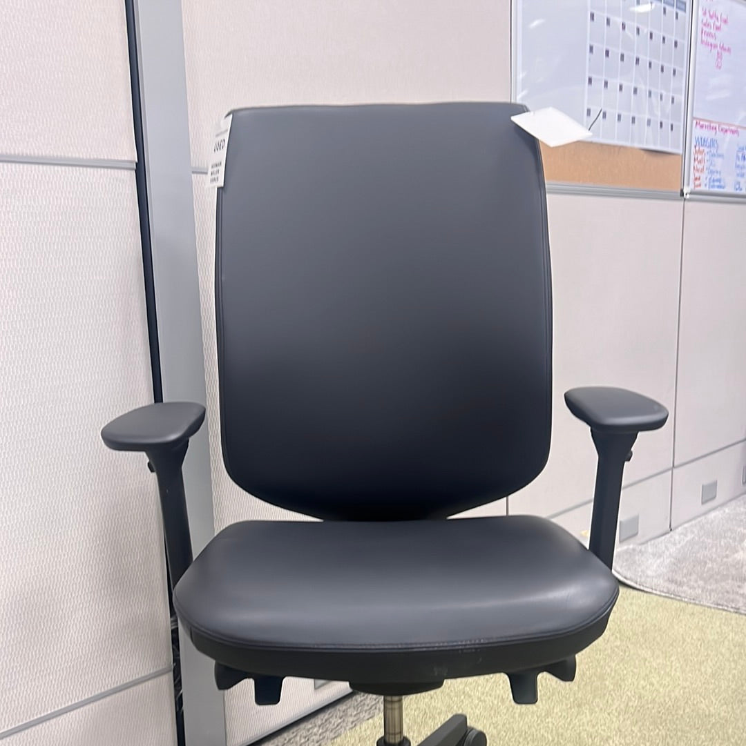 Herman Miller Verus Chair - Product Photo 4