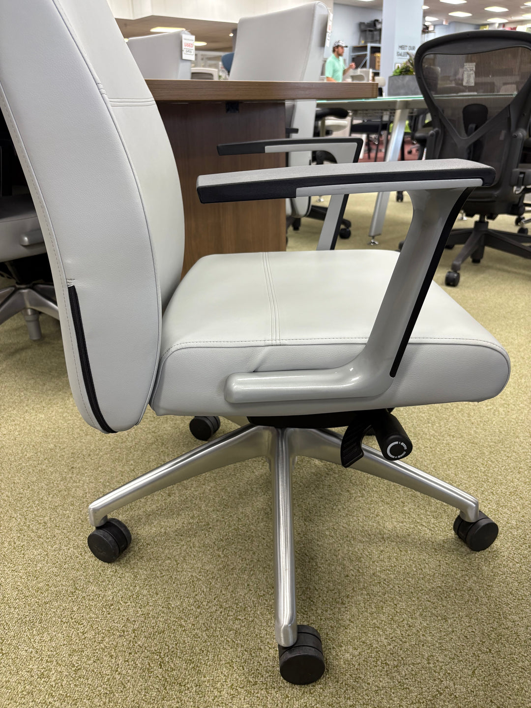 Sit on it prava- mid back