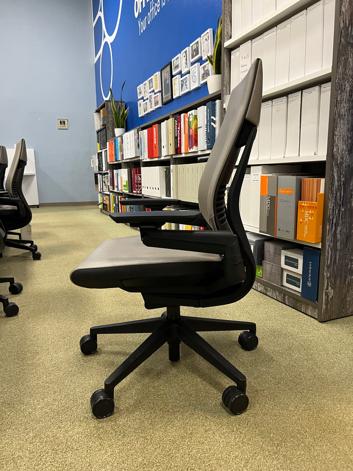 Office Furniture Liquidators Los Angeles, Orange County & All of CA