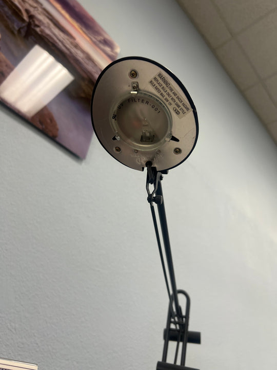 EleganceFlex Work Lamp - Product Photo 3