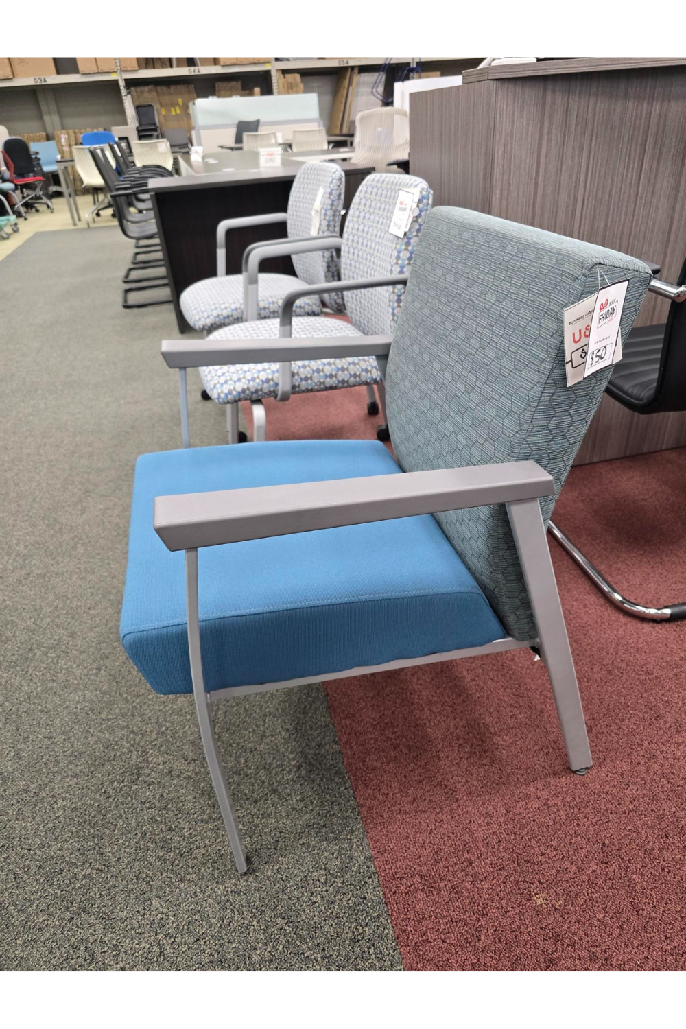 Pre-Owned ULINE Guest Chair with Vinyl Blue Seat $35