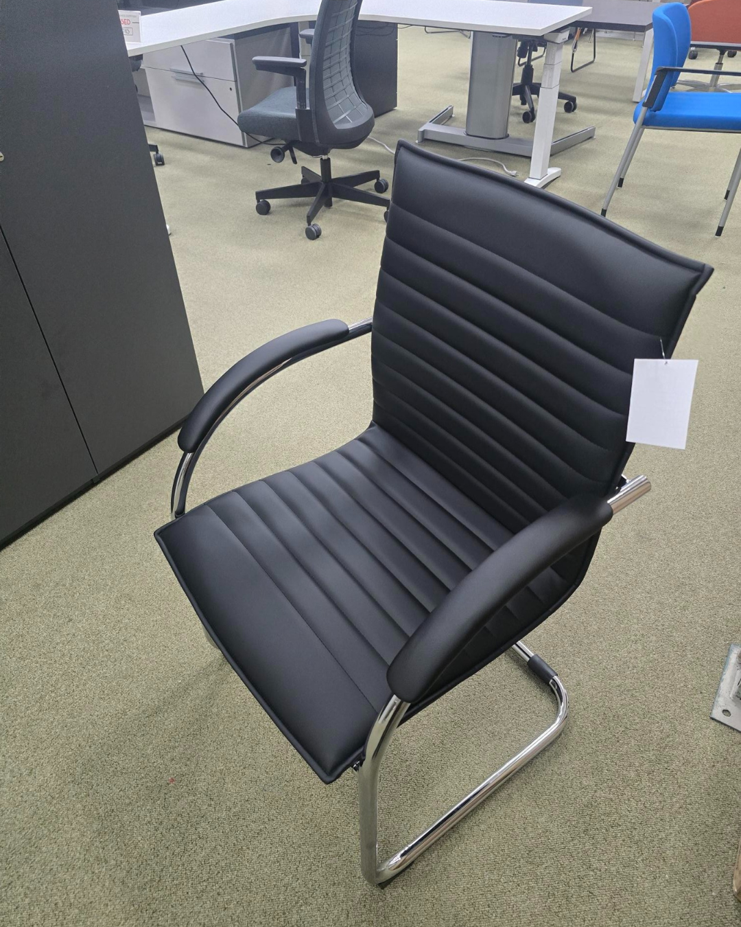 Pre-owned BOSS Guest Chair B9536 $85